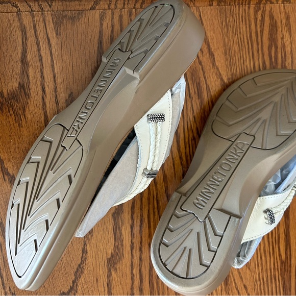 Minnetonka women’s white sandal 9 new - Picture 5 of 5
